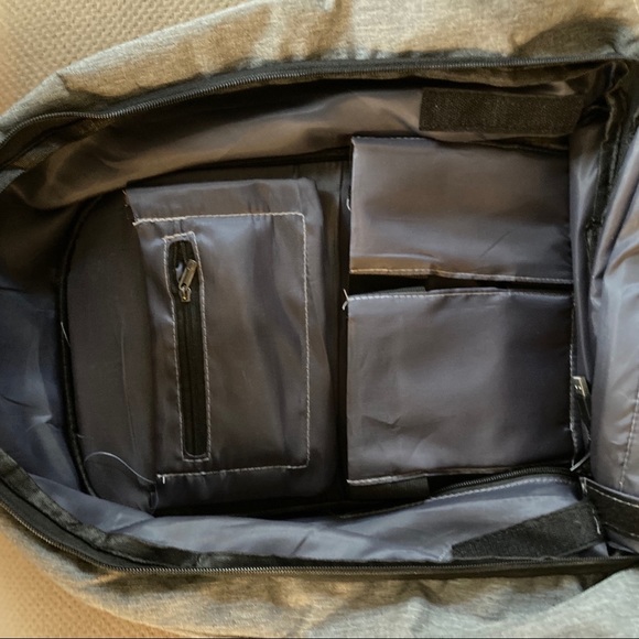 Laptop backpack with charging port - Picture 3 of 8